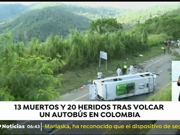 Al menos trece muertos y una veintena de heridos tras volcar un autobús en Colombia Al menos trece muertos y una veintena de heridos tras volcar un autobús en Colombia