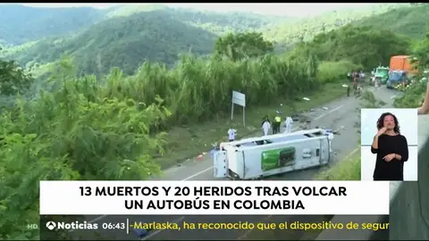 Al menos trece muertos y una veintena de heridos tras volcar un autobús en Colombia Al menos trece muertos y una veintena de heridos tras volcar un autobús en Colombia