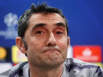 Ernesto Valverde gestualiza en sala de prensa Ernesto Valverde gestualiza en sala de prensa