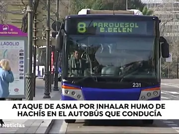 Un conductor de autobús sufre un ataque de asma por inhalar el humo del hachís de cuatro pasajeros Un conductor de autobús sufre un ataque de asma por inhalar el humo del hachís de cuatro pasajeros