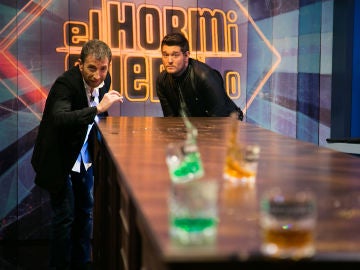 El intenso duelo en una barra de whisky entre Michael Bublé y Pablo Motos en 'El Hormiguero 3.0'