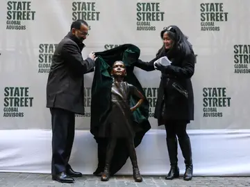 Estatua de la 'Niña sin miedo' Estatua de la 'Niña sin miedo'