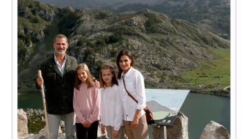 Felicitación navideña de los Reyes y sus hijas Felicitación navideña de los Reyes y sus hijas