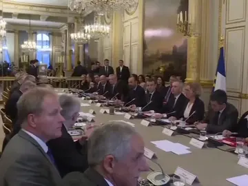 Macron recibe a sindicatos y patronal para hablar de medidas ante la protesta Macron recibe a sindicatos y patronal para hablar de medidas ante la protesta