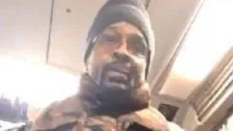 El hombre que agredió a una joven en el Metro de NY El hombre que agredió a una joven en el Metro de NY