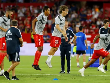 Modric y Varane entrenan juntos Modric y Varane entrenan juntos
