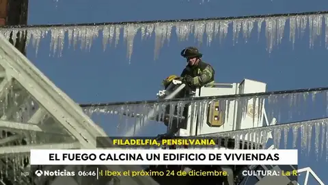 Un incendio calcina un edificio de viviendas en Filadelfia Un incendio calcina un edificio de viviendas en Filadelfia