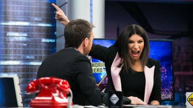 ¿Cómo fue el primer beso de Laura Pausini con la vigilancia de su padre desde un seto?