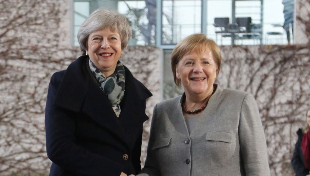 La canciller alemana, Angela Merkel, recibe a la primera ministra británica, Theresa May