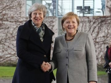 La canciller alemana, Angela Merkel, recibe a la primera ministra británica, Theresa May