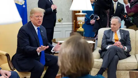 Trump se enroca en su exigencia del muro en una tensa reunión con los demócratas Trump se enroca en su exigencia del muro en una tensa reunión con los demócratas