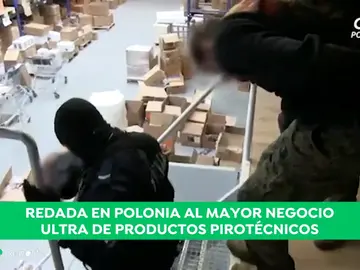 Golpe policial a 'ultrashop', el mayor proovedor de material de los ultras de Europa: 35 detenidos y 500 kilos de explosivo decomisados Golpe policial a 'ultrashop', el mayor proovedor de material de los ultras de Europa: 35 detenidos y 500 kilos de explosivo decomisados