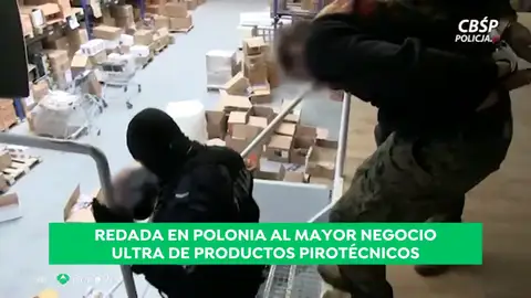 Golpe policial a 'ultrashop', el mayor proovedor de material de los ultras de Europa: 35 detenidos y 500 kilos de explosivo decomisados Golpe policial a 'ultrashop', el mayor proovedor de material de los ultras de Europa: 35 detenidos y 500 kilos de explosivo decomisados