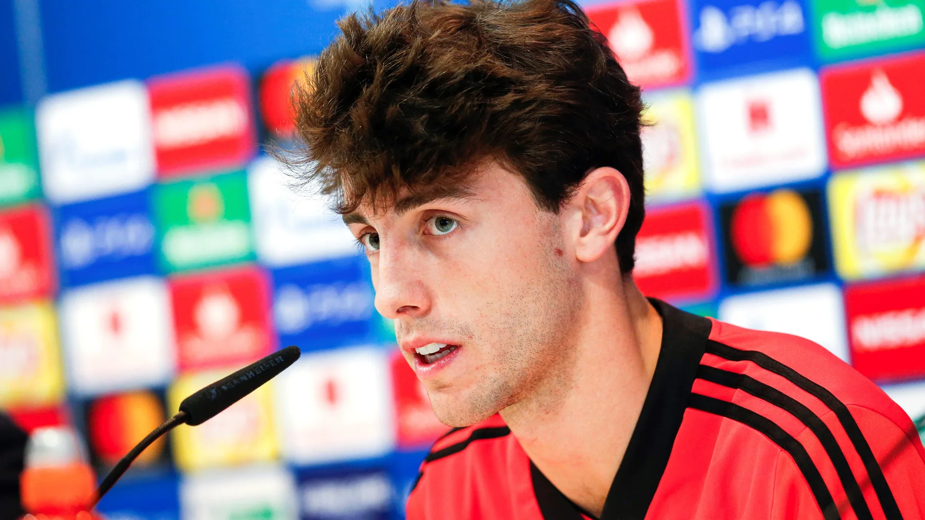 Álvaro Odriozola en rueda de prensa Álvaro Odriozola en rueda de prensa