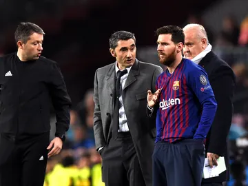 Valverde da indicaciones a Messi en el partido contra el Tottenham Valverde da indicaciones a Messi en el partido contra el Tottenham