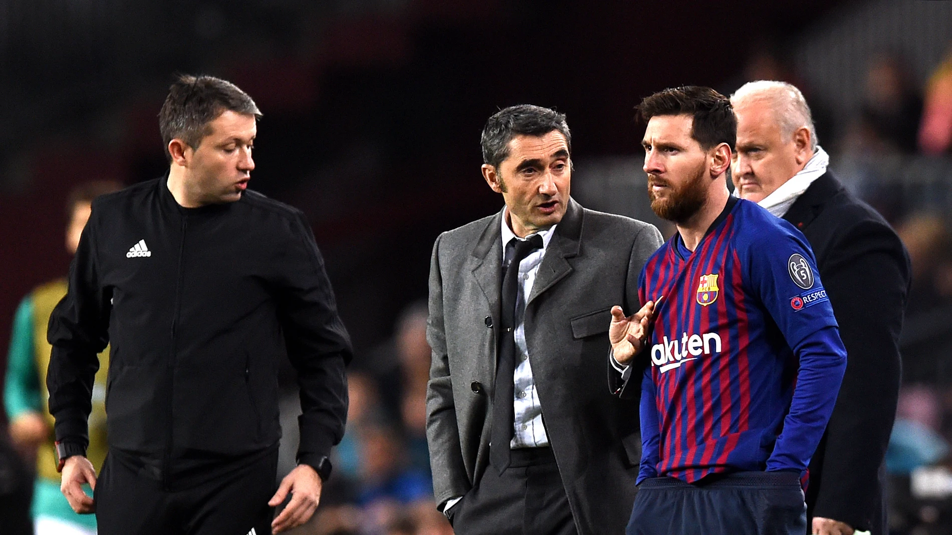 Valverde da indicaciones a Messi en el partido contra el Tottenham Valverde da indicaciones a Messi en el partido contra el Tottenham