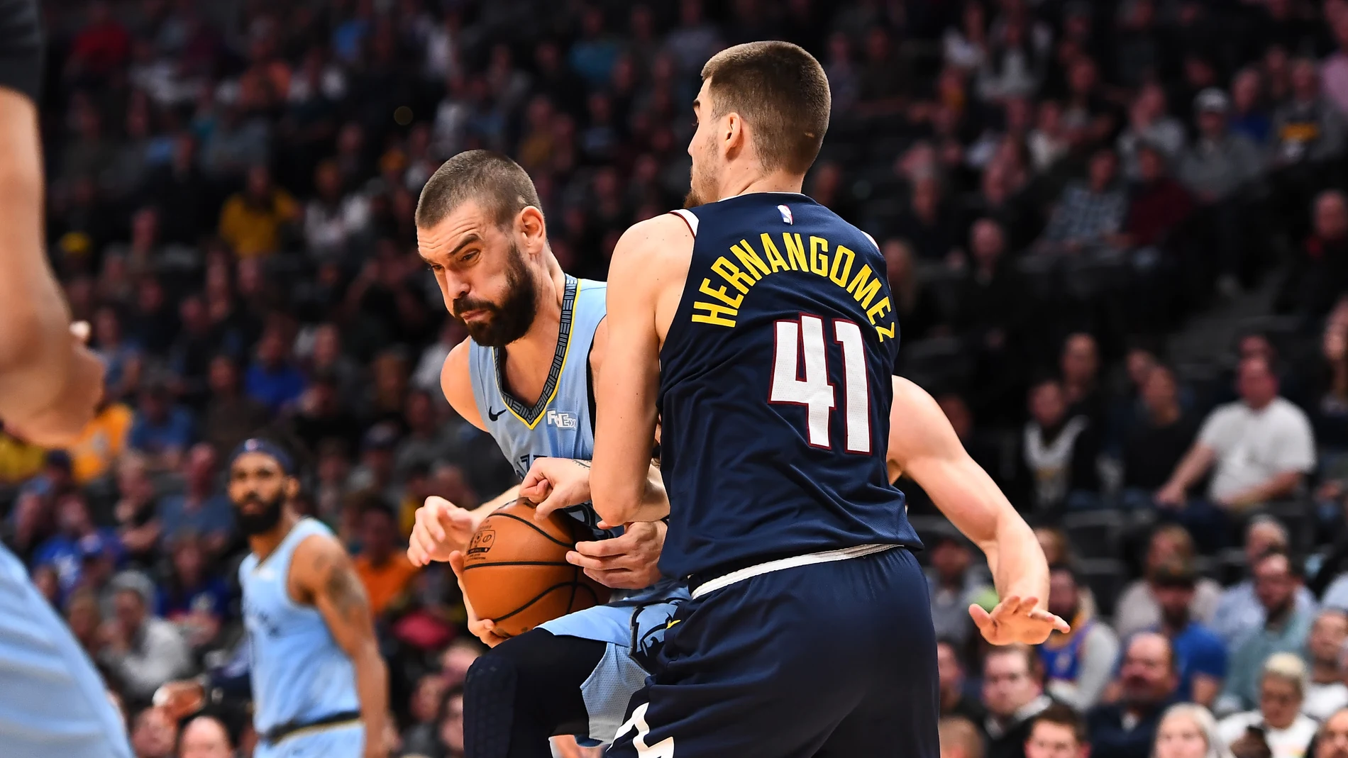 Marc Gasol, en acción ante Juancho Hernangómez Marc Gasol, en acción ante Juancho Hernangómez