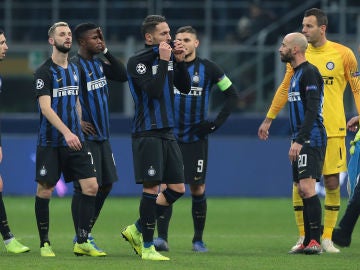 Los jugadores del Inter de Milán, cabizbajos tras el partido