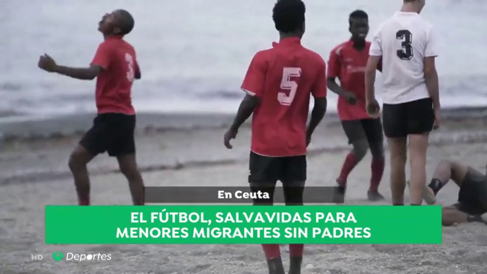 El fútbol, salvavidas para los menores migrantes sin padres en España