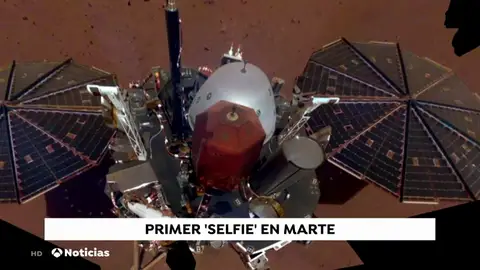La nave InSight resplandece sobre Marte en su primer 'selfie' La nave InSight resplandece sobre Marte en su primer 'selfie'