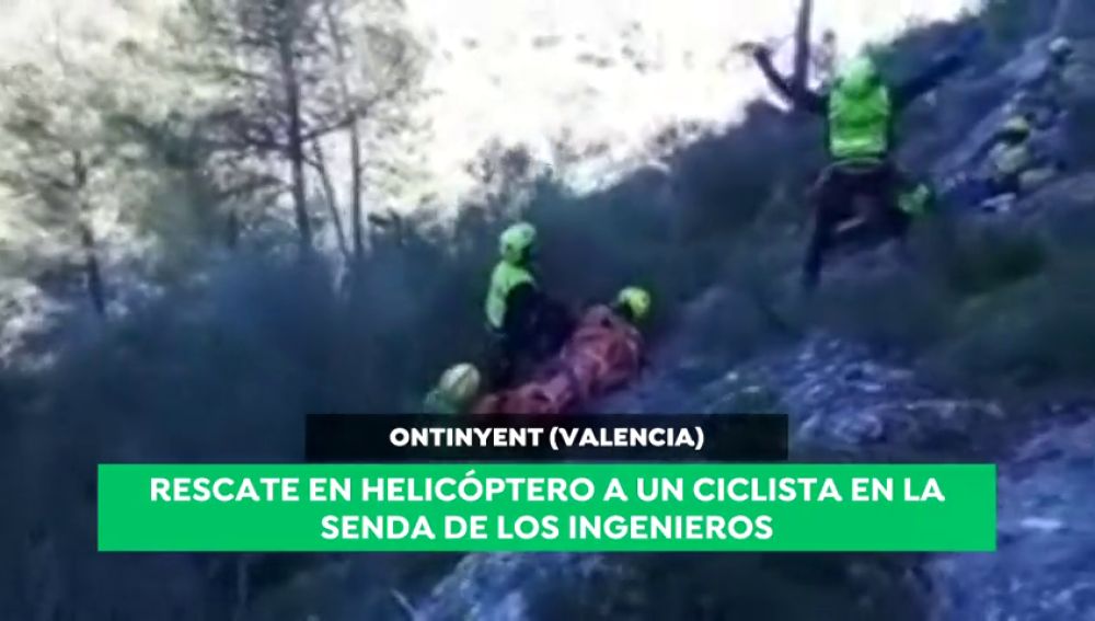 Espectacular rescate en helicóptero a un ciclista que se había caído en Valencia 