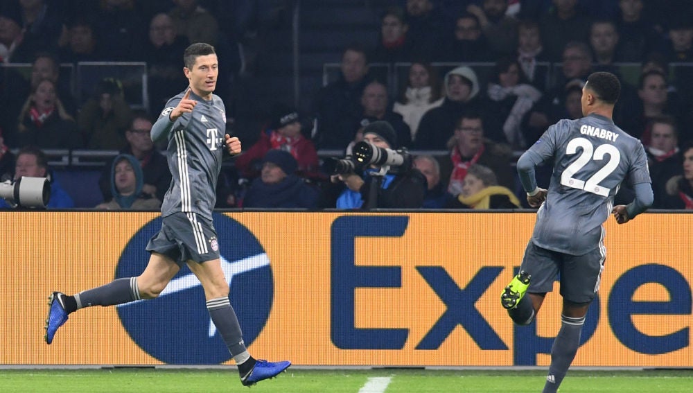 Lewandowski celebra su gol contra el Ajax
