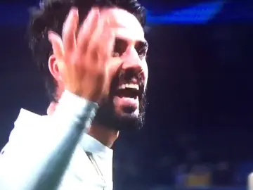 Isco se dirige a la grada Isco se dirige a la grada