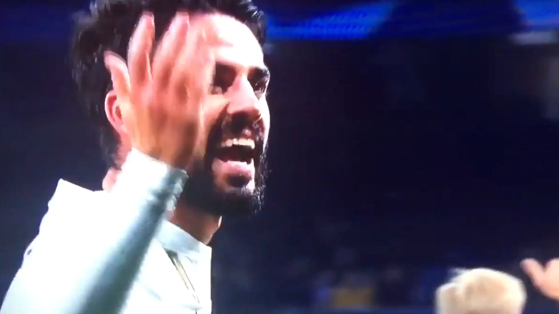 Isco se dirige a la grada Isco se dirige a la grada
