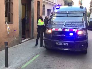 Los Mossos registran dos 'narcopisos' en el barrio barcelonés del Poble-sec