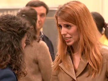 Sara hace creer a Amelia que Luisita no quiere saber nada de ella Sara hace creer a Amelia que Luisita no quiere saber nada de ella