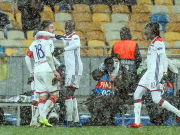 Los jugadores del Lyon celebran el gol de Fekir Los jugadores del Lyon celebran el gol de Fekir