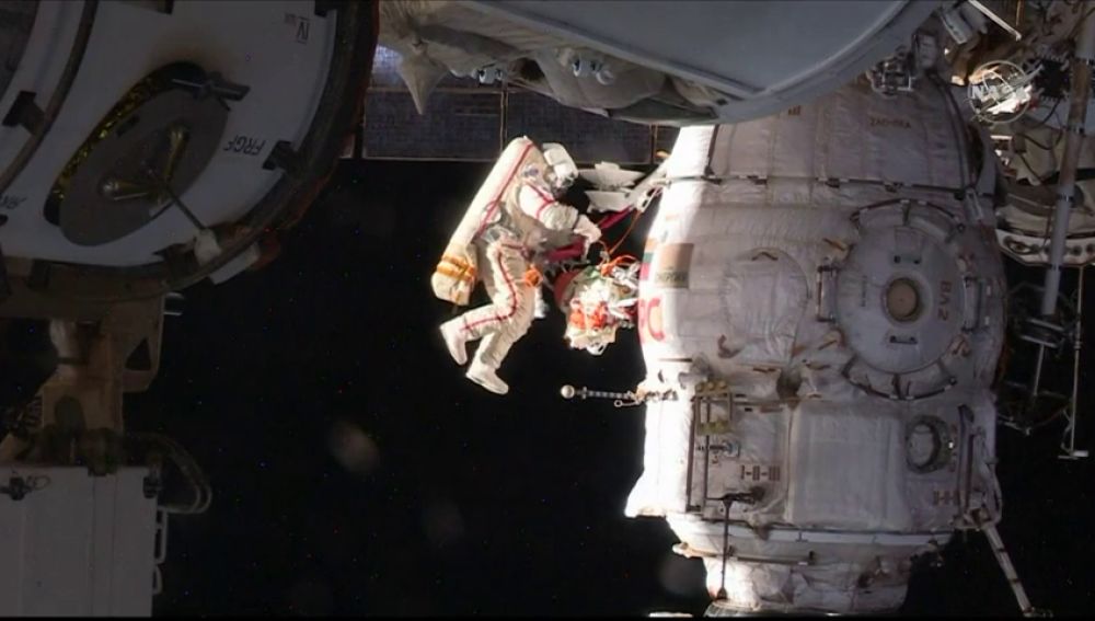 Paseo espacial para reparar la Soyuz adosada a la Estación Internacional 
