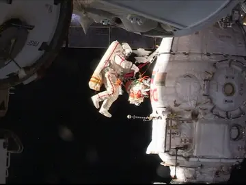 Paseo espacial para reparar la Soyuz adosada a la Estación Internacional Paseo espacial para reparar la Soyuz adosada a la Estación Internacional