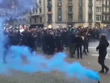 Los Mossos se movilizan para conseguir una subida salarial: han cortado la Gran Vía de Barcelona Los Mossos se movilizan para conseguir una subida salarial: han cortado la Gran Vía de Barcelona