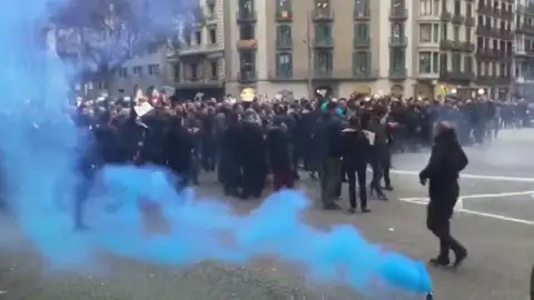 Los Mossos se movilizan para conseguir una subida salarial: han cortado la Gran Vía de Barcelona Los Mossos se movilizan para conseguir una subida salarial: han cortado la Gran Vía de Barcelona