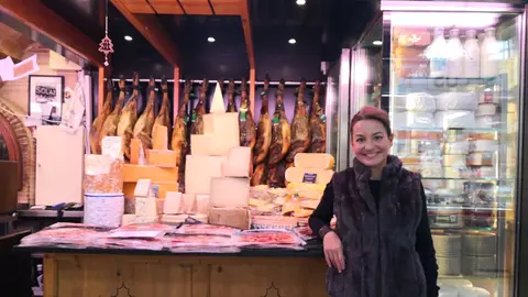 Bárbara Amorós en el puesto de Paco Solaz en el Mercado Central de Valencia Cocinatis