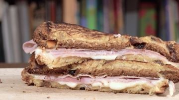 Esta es la tremenda pinta del sándwich de panettone. Esta es la tremenda pinta del sándwich de panettone.