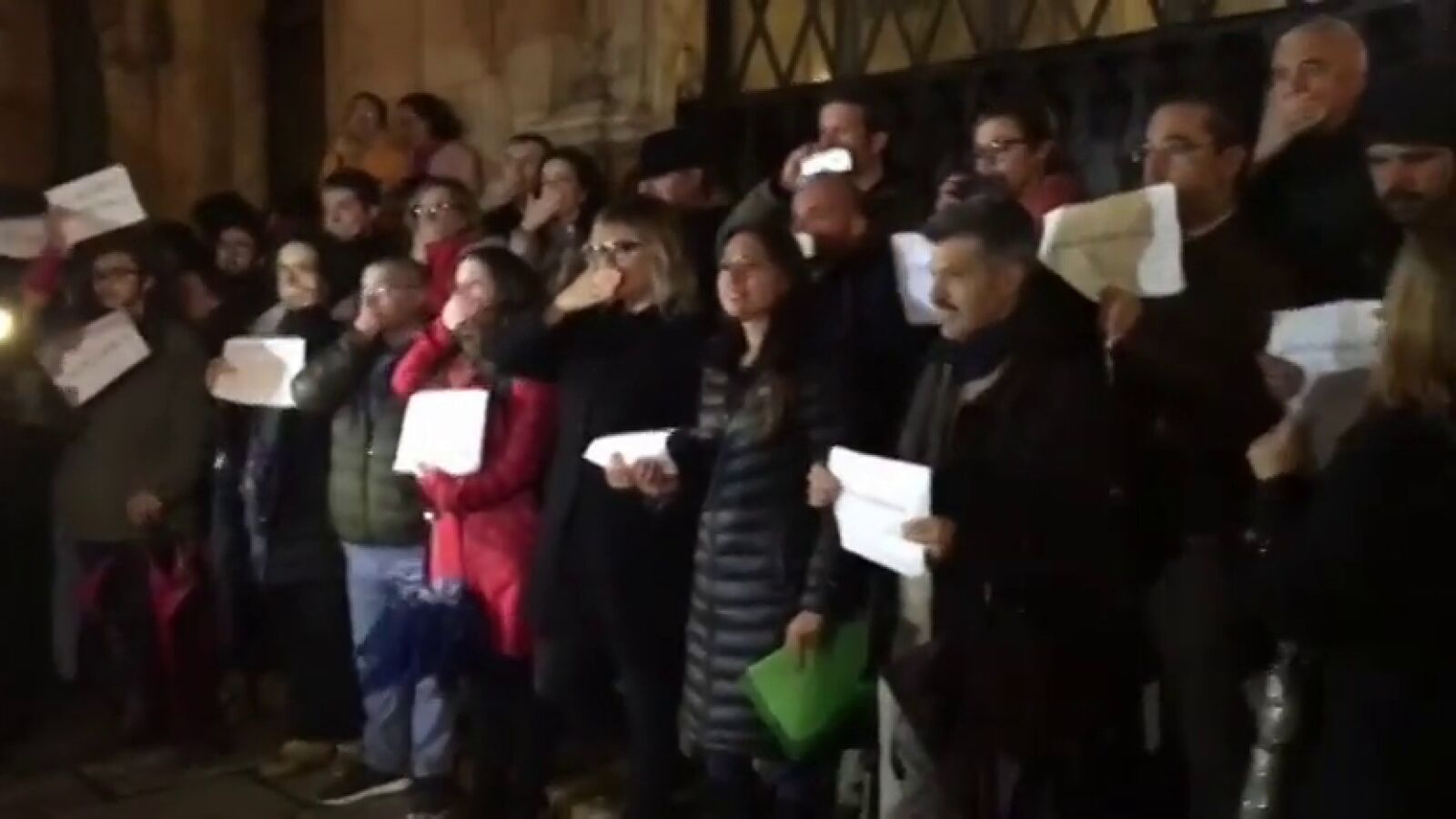 Los periodistas expresan su preocupación por el ataque a la libertad de expresión que supone la incautación de móviles y ordenadores