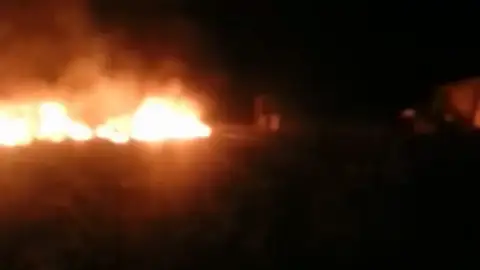 Mueren dos perros en un incendio en un núcleo de caravanas de Gran Canaria Mueren dos perros en un incendio en un núcleo de caravanas de Gran Canaria