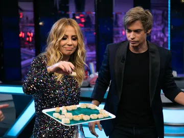 El duelo con tensión, risas y espíritu navideño que ha enfrentado a Carlos Baute, Marta Sánchez y Pablo Motos en 'El Hormiguero 3.0' El duelo con tensión, risas y espíritu navideño que ha enfrentado a Carlos Baute, Marta Sánchez y Pablo Motos en 'El Hormiguero 3.0'