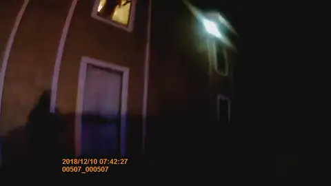 Un niño salta por la ventana para escapar de un incendio en Texas Un niño salta por la ventana para escapar de un incendio en Texas