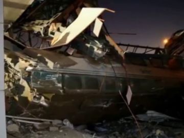Así ha quedado el tren de Turquía tras una colisión Así ha quedado el tren de Turquía tras una colisión
