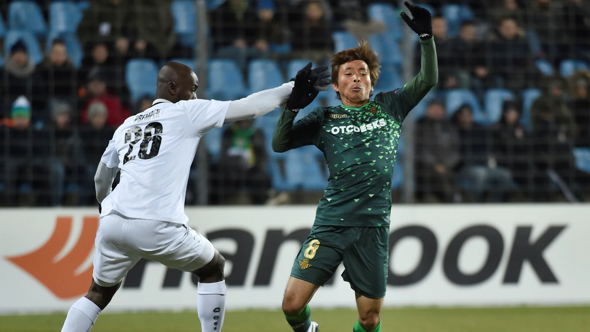 Inui, en acción durante el partido contra el Dudelange Inui, en acción durante el partido contra el Dudelange