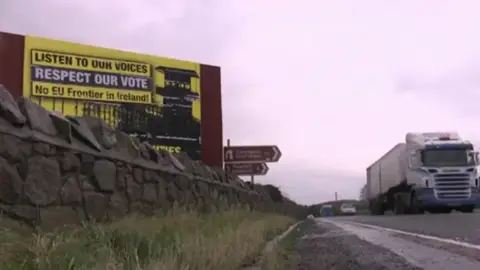 Frontera entre las dos Irlandas Frontera entre las dos Irlandas