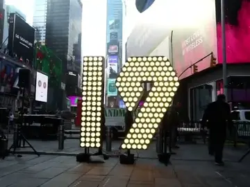 Comienza la cuenta atrás para que la emblemática plaza neoyorkina dé la bienvenida al nuevo año Comienza la cuenta atrás para que la emblemática plaza neoyorkina dé la bienvenida al nuevo año
