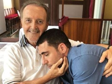 Miguel Ángel Silvestre junto a su padre Miguel Ángel Silvestre junto a su padre