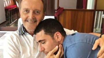 Miguel Ángel Silvestre junto a su padre