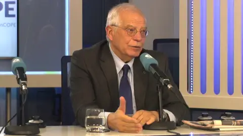 Borrell: "Si la Generalitat no garantiza el orden público se hacen cargo la Policía Nacional y la Guardia Civil" Borrell: "Si la Generalitat no garantiza el orden público se hacen cargo la Policía Nacional y la Guardia Civil"