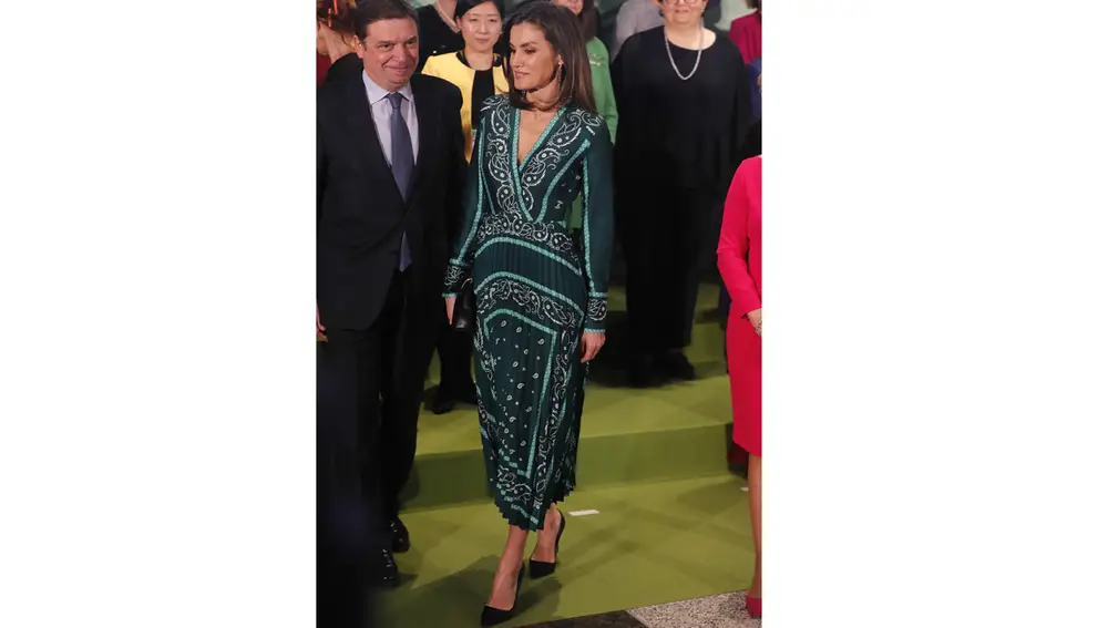 La reina Letizia con el vestido de Sandro Paris La reina Letizia con el vestido de Sandro Paris
