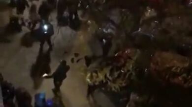 Suspenden el desahucio de una vecina de Madrid tras una noche entera de protestas